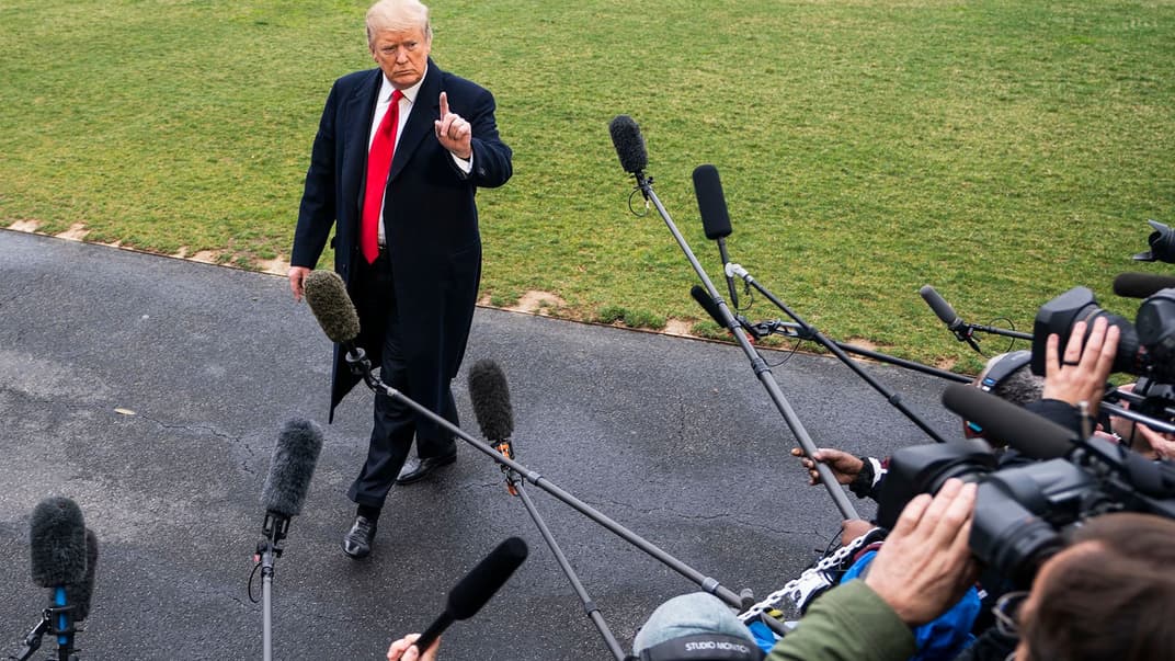 Президент США Дональд Трамп спілкується з журналістами на галявині Білого дому у Вашингтоні, США, 22 березня 2019 року