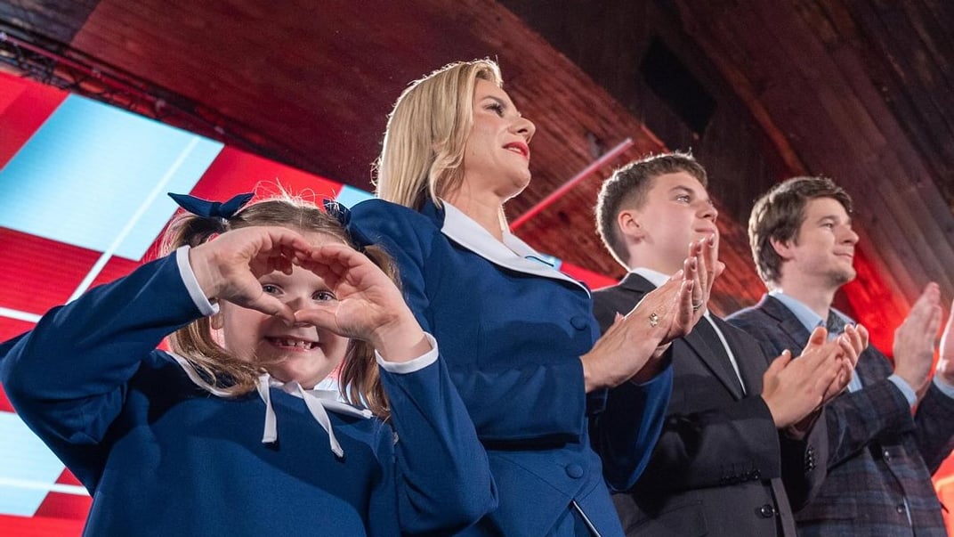 Сім'я новообраного президента Польщі Кароля Навроцького. Ліворуч — 7-річна донька Кася Сім'я новообраного президента Польщі Кароля Навроцького. Ліворуч — 7-річна донька Кася