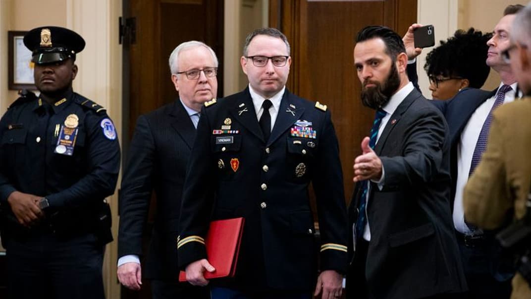 Директор по вопросам Европы Александр Виндман (в центре) планирует дать показания в комитете Палаты представителей Конгресса, Вашингтон, США, 19 ноября 2019 год