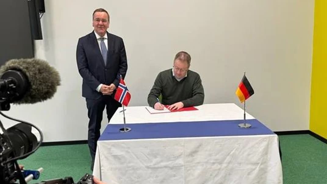 Міністр оборони Норвегії Бйорн Арільд Грам підписав лист про наміри щодо участі Норвегії в коаліції з підтримки України в протиповітряній обороні, 7 березня 2024 року