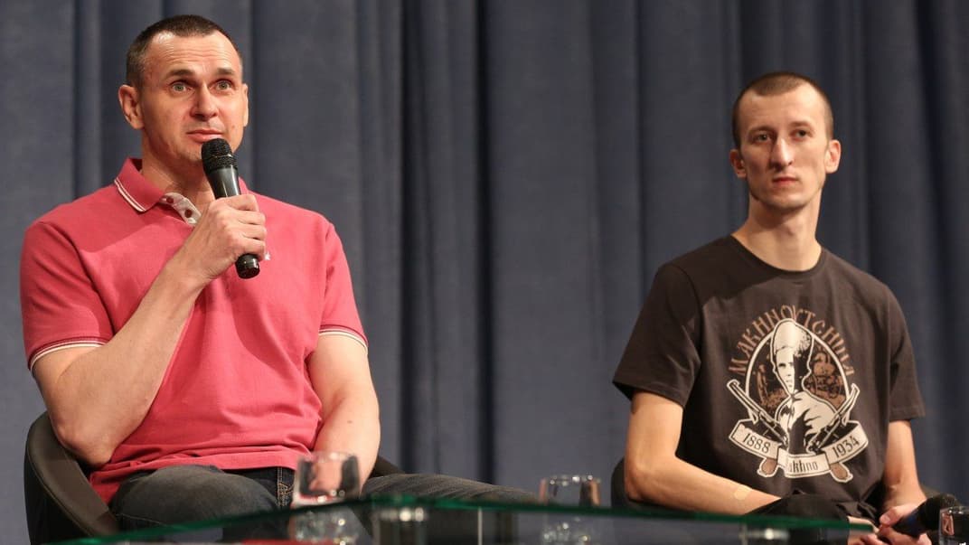 Украинские политзаключенные Олег Сенцов и Александр Кольченко во время первой пресс-конференции после освобождения, в Киеве, 10 сентября 2019 года