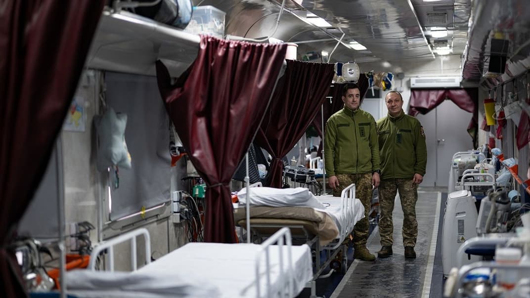 Медичний евакуаційний поїзд, який показали журналістам 14 березня