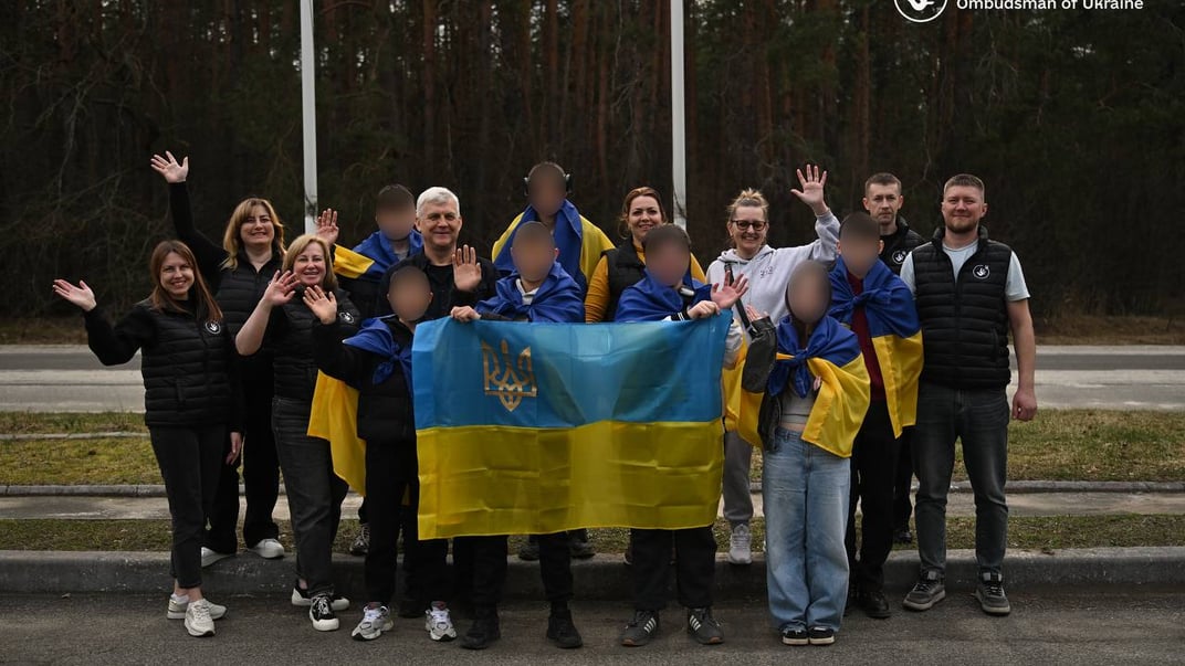 Сім українських дітей повернулися з тимчасово окупованих територій