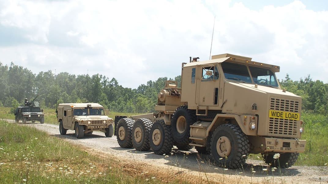 Великовантажний тягач M1070 Oshkosh, ілюстративне фото