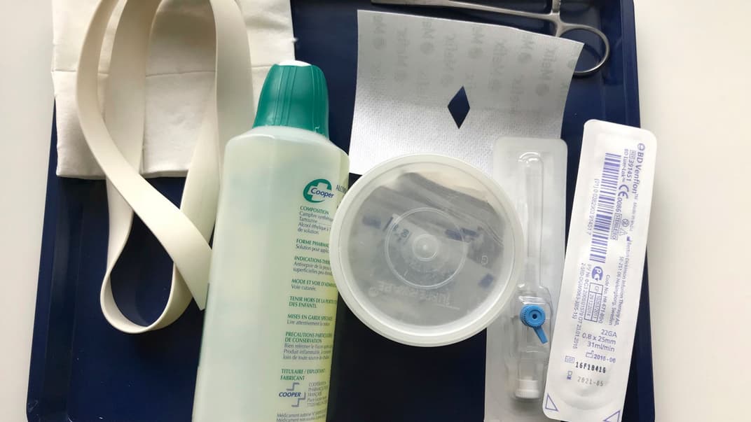 Набір для асистованого суїциду, який використовують в одній із клінік Швейцарії, ілюстративне фото