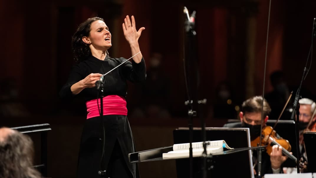 У 2021 році вперше в історії на всесвітньо відомому Байройтському фестивалі в Німеччині диригувала жінка — українка Оксана Линів