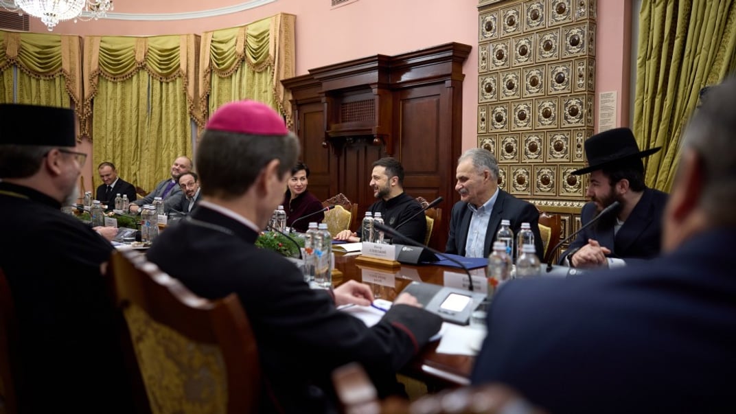 Президент України під час зустрічі з представниками церков