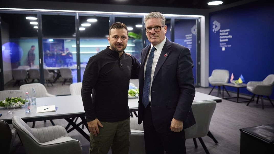 Зеленский на встрече со Стармером во время саммита Европейского политического сообщества