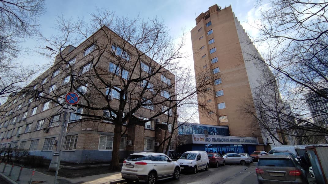 Главный вход и инженерный корпус Авиационного комплекса им. Ильюшина