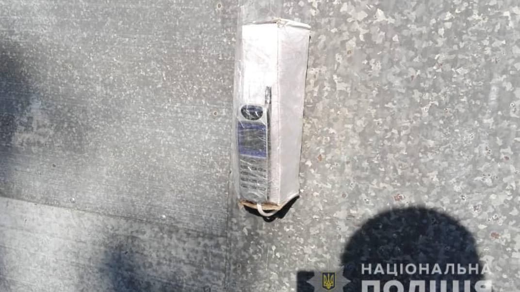 В Киевской области мужчина в борьбе за наследство прикрепил к гаражу родственников муляж бомбы