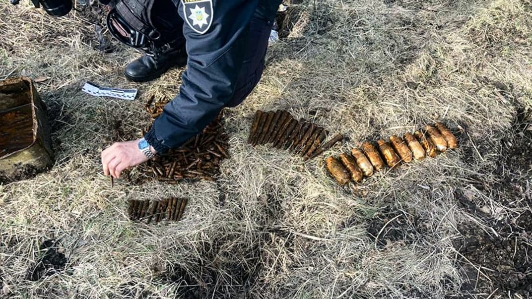 На Луганщині на території школи знайшли схрон із боєприпасами, які могли використати для диверсії — Нацгвардія