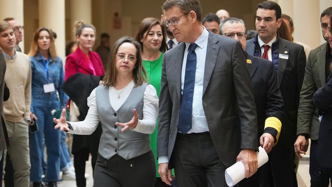 Парламентарий Мар Гальсеран (слева) вместе с сенатором Испании и лидером консервативной «Народной партии» Альберто Нуньесом Фейхоо