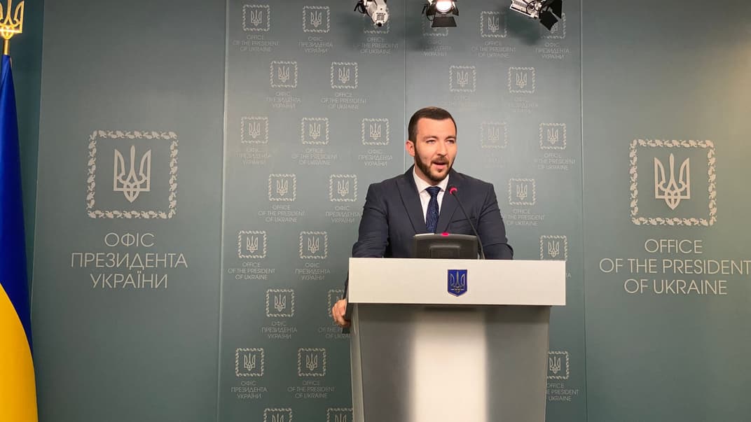 Новоназначенный пресс-секретарь президента Украины Сергей Никифоров на брифинге, 9 июля 2021 года