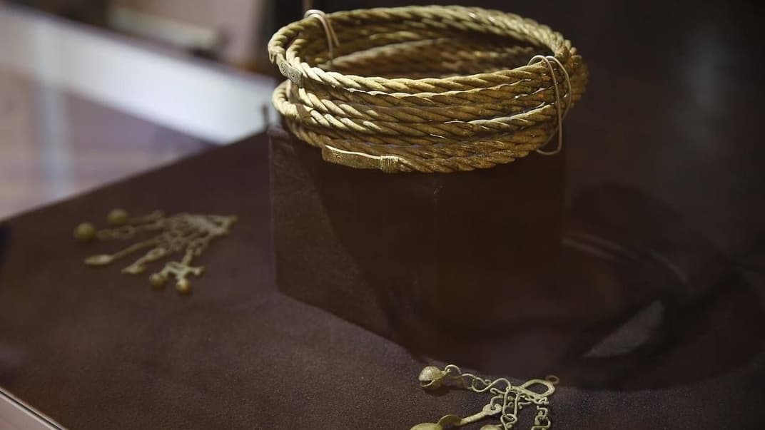 Коллекция древностей, изъятая у бывшего народного депутата Валерия Горбатова