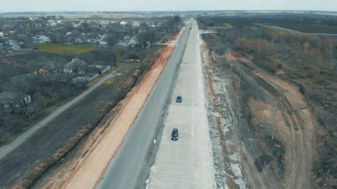 У Кобеляцькому районі на Полтавщині 9 квітня відкрили для руху транспорту першу в Україні ділянку цементобетонної дороги