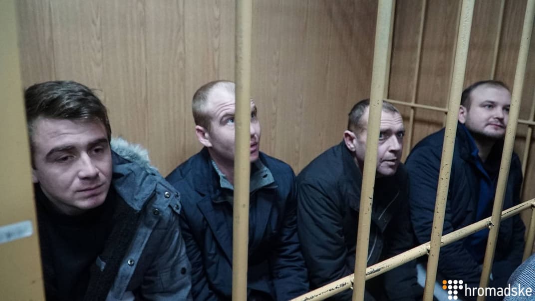 Зліва направо: Богдан Небелиця, Сергій Чулиба, Юрій Будзило та Юрій Без'язичний у Лефортовському суді Москви, 15 січня 2019 року