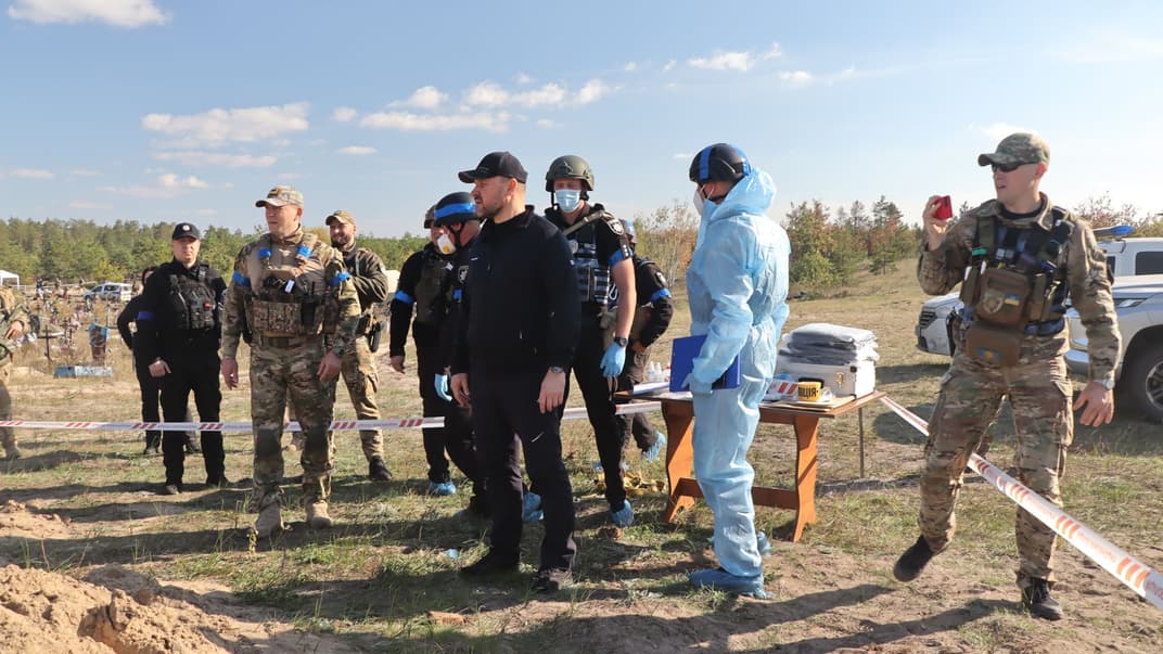 Розкопки на місці масового поховання у Лимані Донецької області