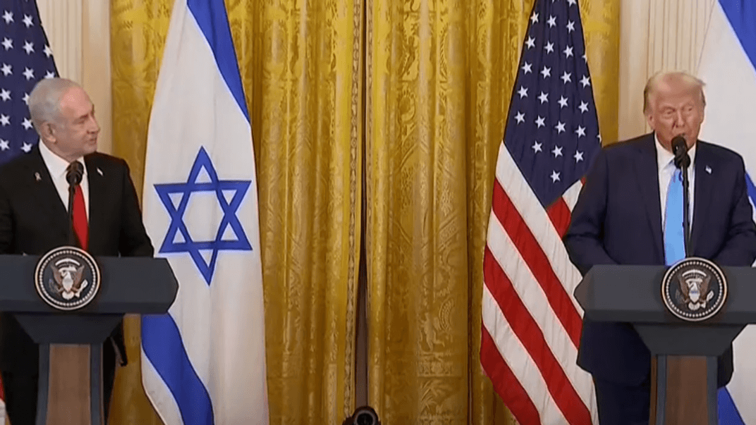 Президент США Дональд Трамп (праворуч) з прем'єр-міністром Ізраїлю Беньяміном Нетаньягу