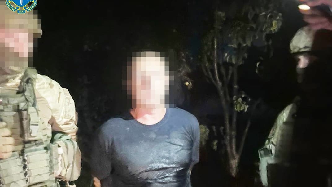 Поліціянти затримали підозрюваного одразу ж після організованої ним зустрічі однієї із жінок та клієнта