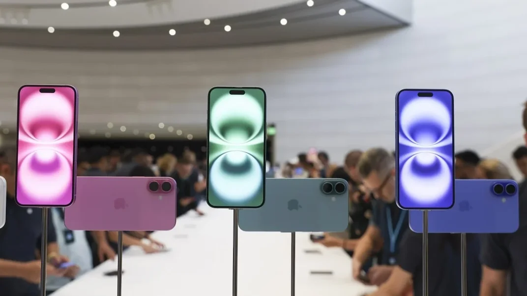 Демонстрація iPhone 16 під час анонсу нових продуктів у штаб-квартирі Apple у Купертіно, штат Каліфорнія, 9 вересня 2024 року