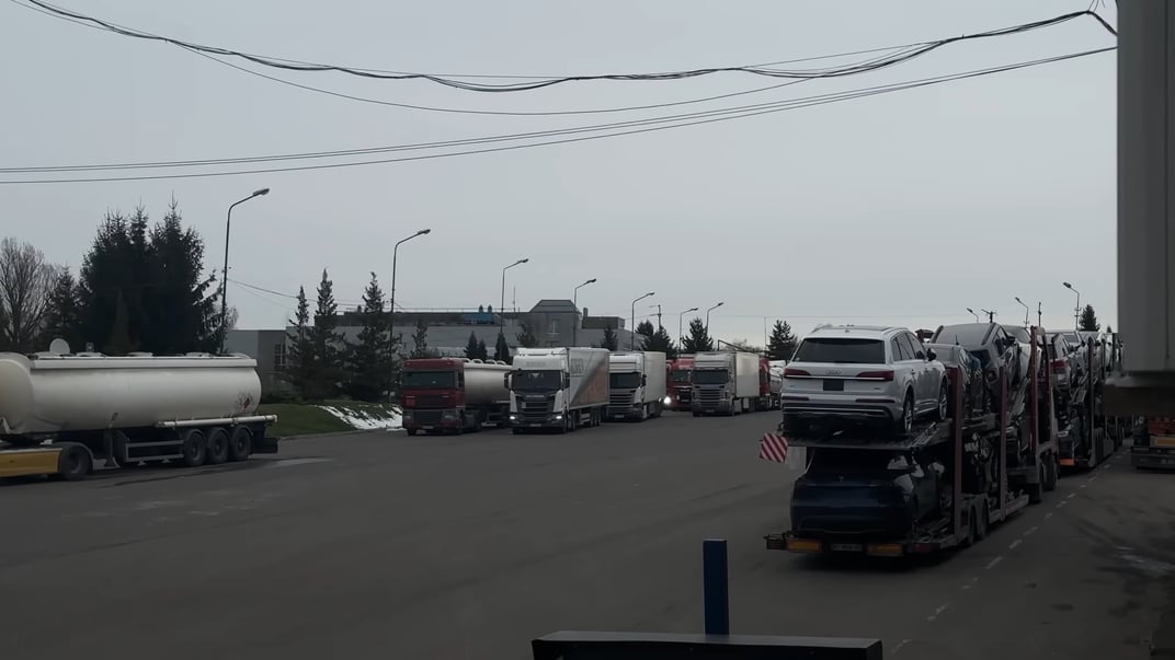 Вантажівки з українського боку на пункті пропуску «Медика — Шегині»