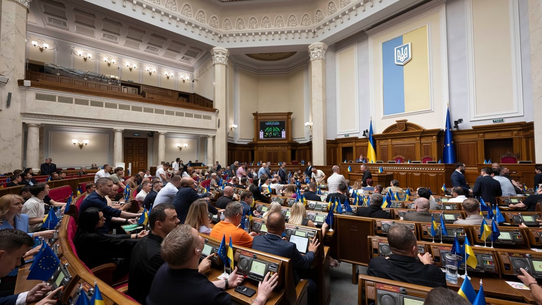 Народні депутати на засіданні Верховної Ради