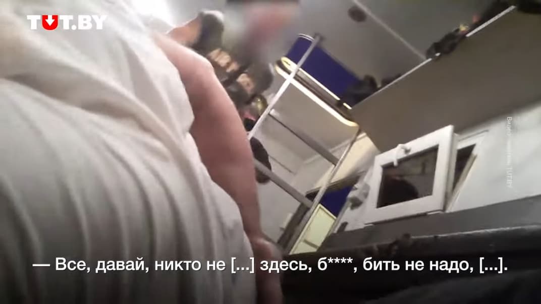 «У нас один інвалід. Буде ще один, б***ь». Білорус зняв на відео, як силовики поводилися із затриманими в автозаку