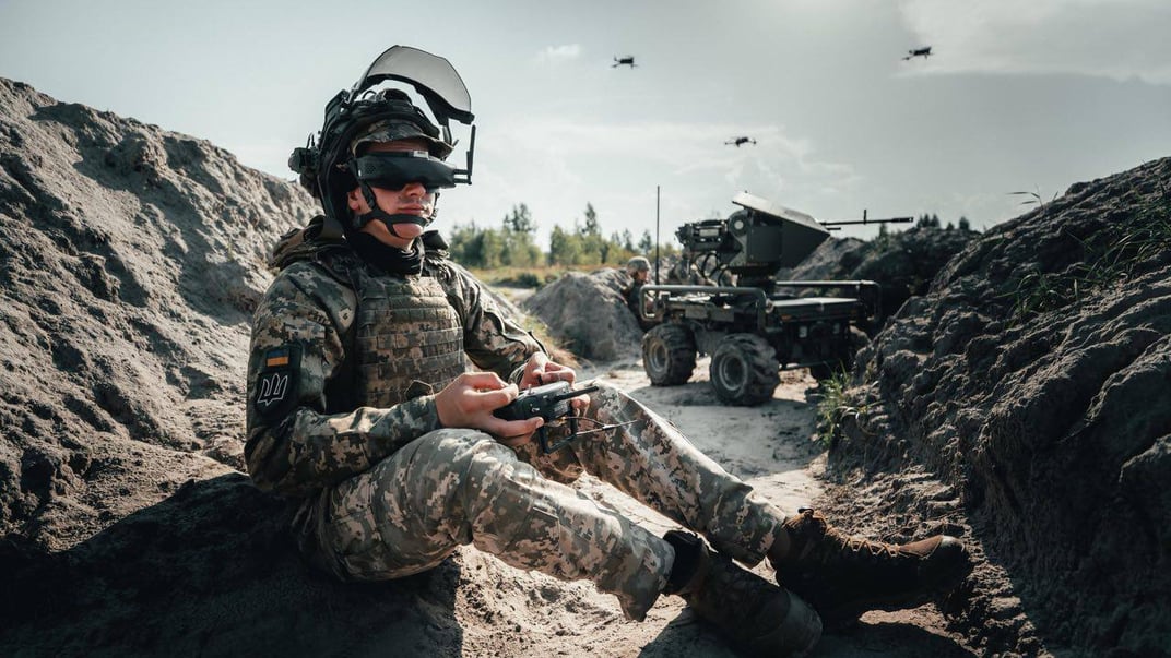 Иллюстративная фотография. Украинский военный использует беспилотные системы