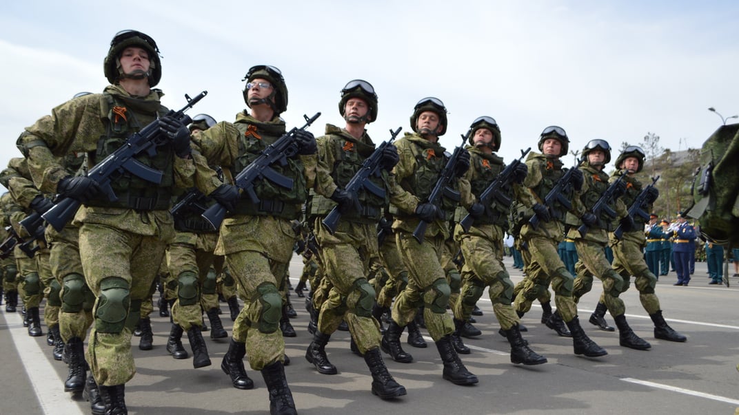 російські військові
