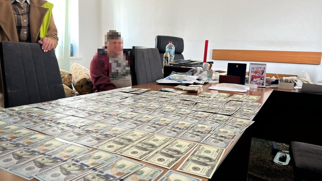 Директора одного з підрозділів НАН України затримали на хабарі