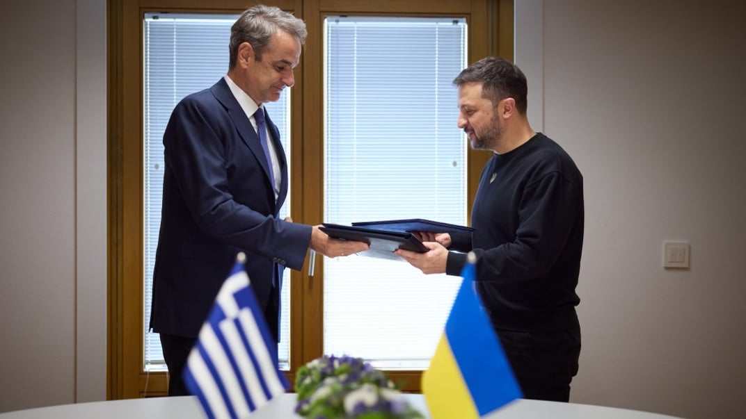 Президент Украины Владимир Зеленский и премьер-министр Греции Кириакос Мицотакис, 17 октября 2024 года