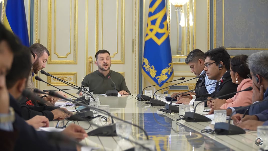 Президент Владимир Зеленский дает интервью индийским журналистам