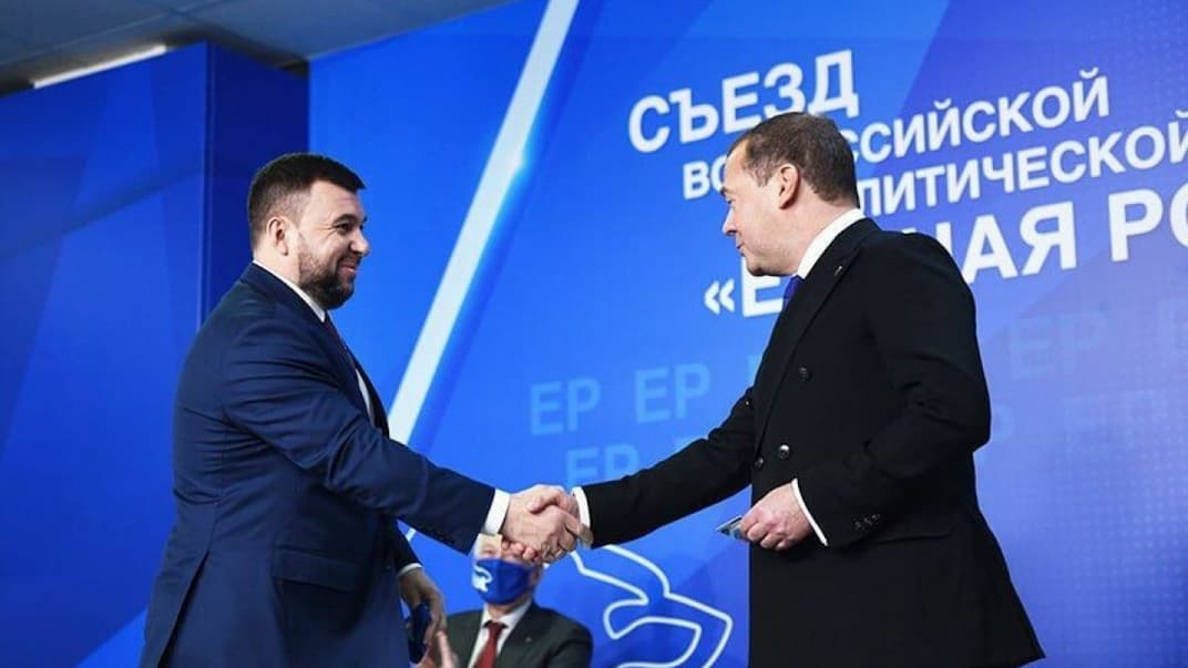 Денис Пушилін та Дмитро Медведєв на з'їзді партії «Єдина Росія»