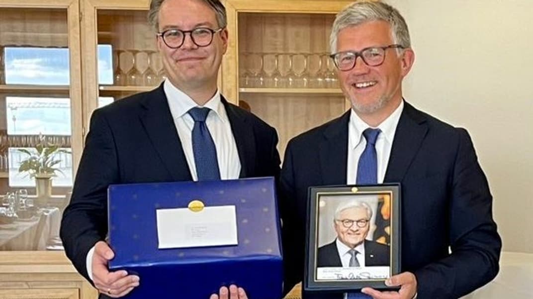 Заступник глави МЗС Німеччини Тобіас Лінднер разом з уже колишнім послом України в Німеччині Андрієм Мельником (праворуч)