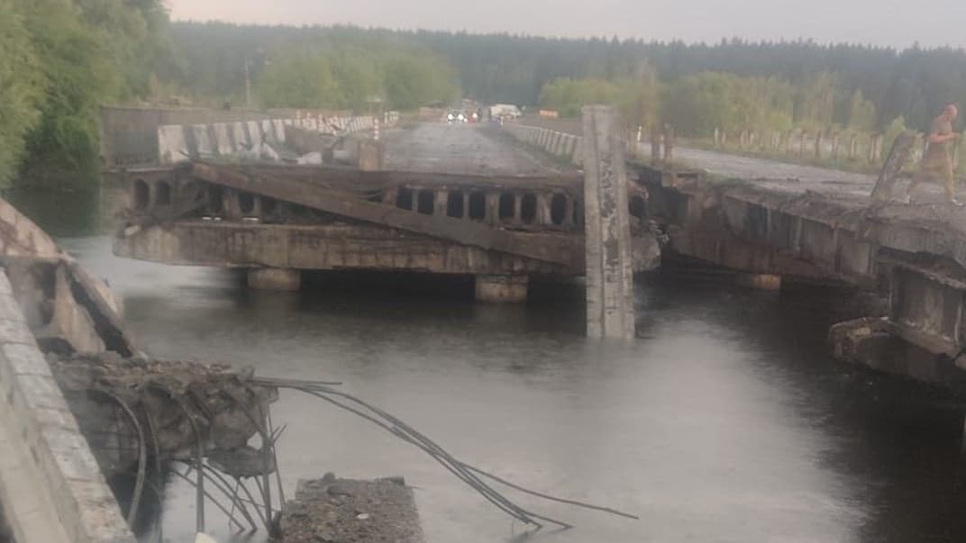 Разрушенный мост через реку Ирпень