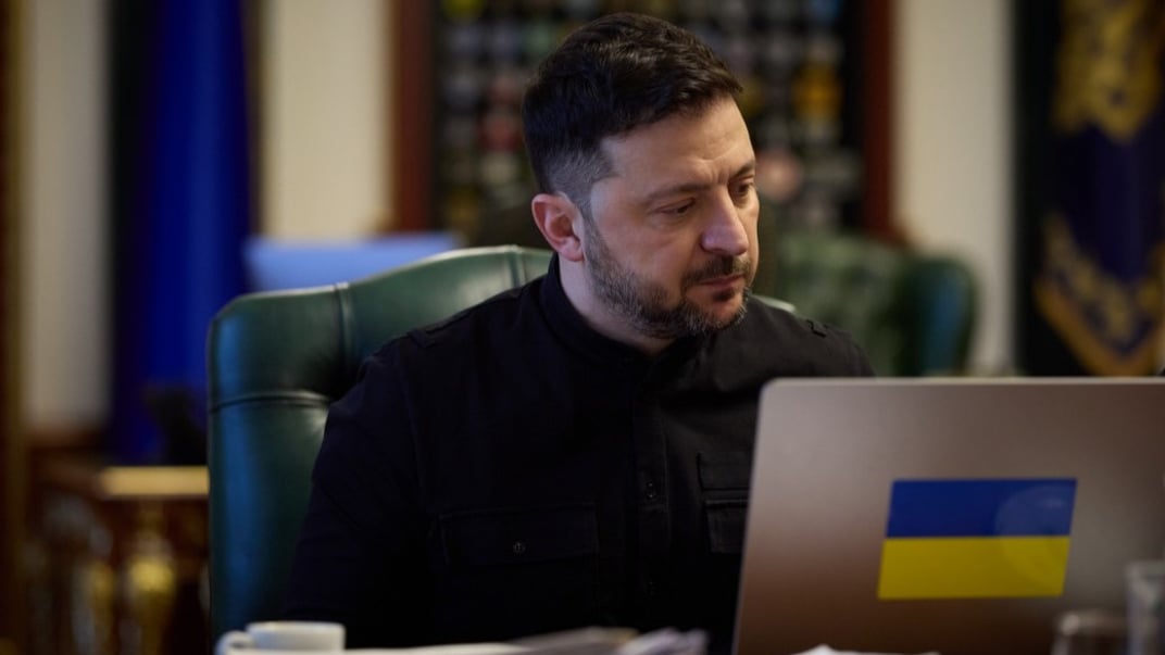 Президент України Володимир Зеленський у своєму кабінеті