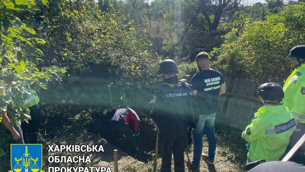 Место захоронения погибших в селе Граково в Харьковской области