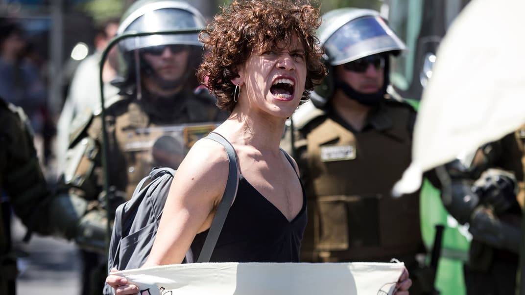 Протесты в коммуне Лас Кондес — один из районов столицы Сантьяго с самым высоким доходом жителей, Чили, 22 октября 2019 года