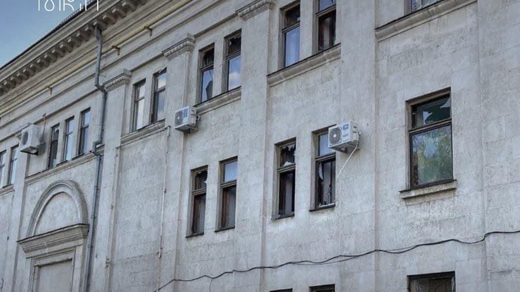 Вибиті вікна в Херсонському обласному театрі імені Миколи Куліша