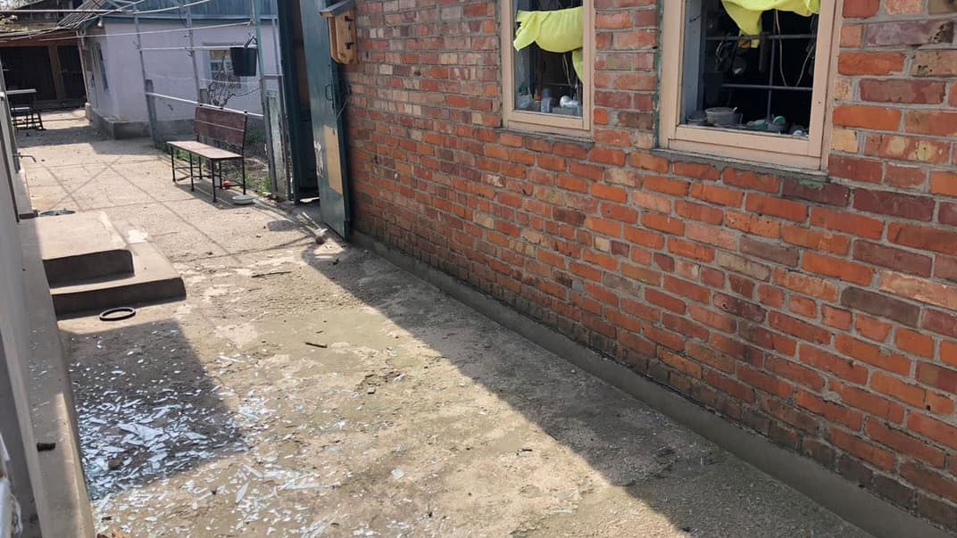 российские войска обстреляли из тяжелой артиллерии храм в Никополе Днепропетровской области, 16 апреля 2023 года