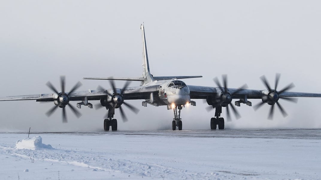 російський літак стратегічної авіації Ту-95МС, який атакує Україну російський літак стратегічної авіації Ту-95МС, який атакує Україну