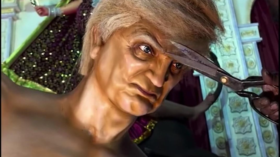 Голова опудала Дональда Трампа, яку створили в Індії під час фестивалю Дурга Пуджа