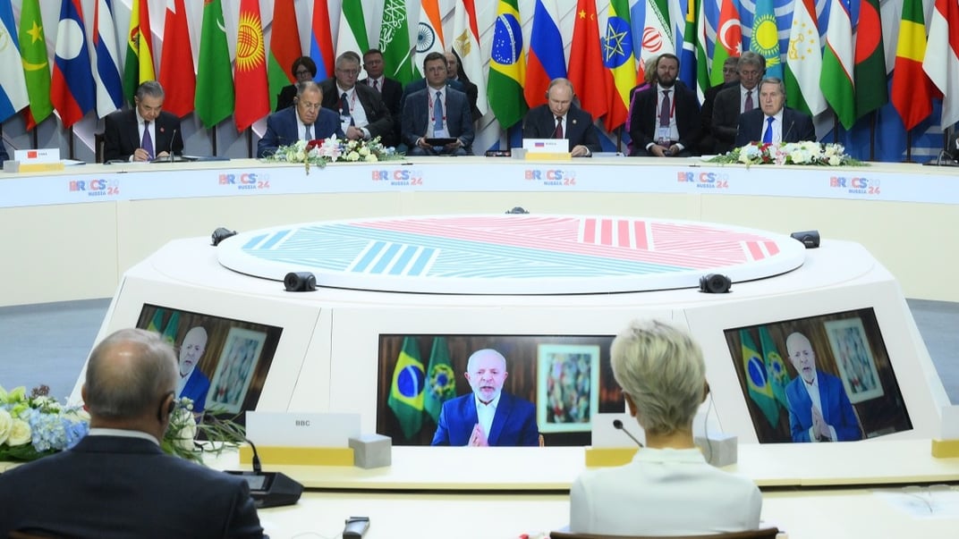 Иллюстративная фотография. Глава рф владимир путин на заседании глав делегаций стран БРИКС в расширенном составе на XVI саммите БРИКС в Казани