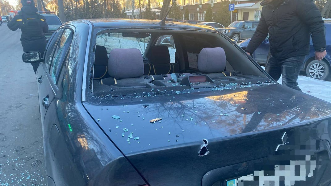 росіяни вдарили дроном по авто у Сумах, 24 лютого 2025 року росіяни вдарили дроном по авто в Сумах, 24 лютого 2025 року