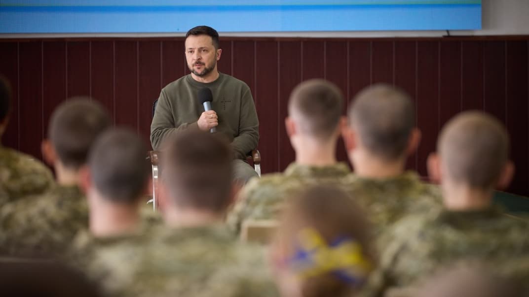 Владимир Зеленский во время встречи с курсантами в Хмельницком