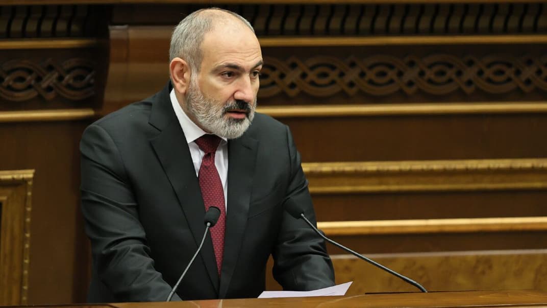 Нікол Пашинян виступає в парламенті Вірменії, 18 квітня 2023 року