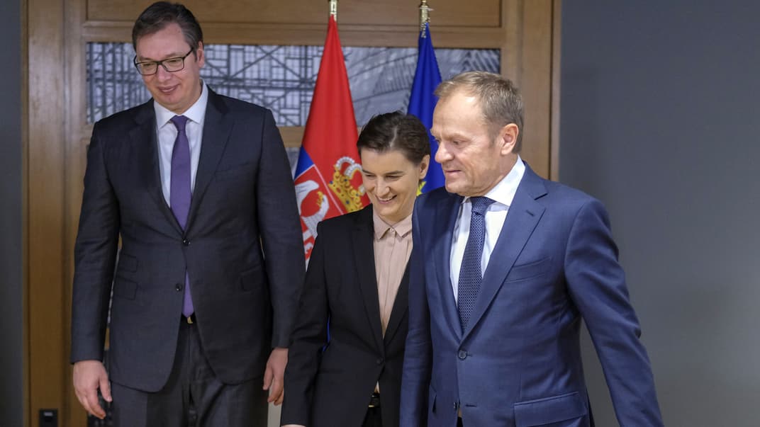 Александар Вучич (ліворуч) та Дональд Туск (праворуч) під час зустрічі в Брюсселі, 2018 рік