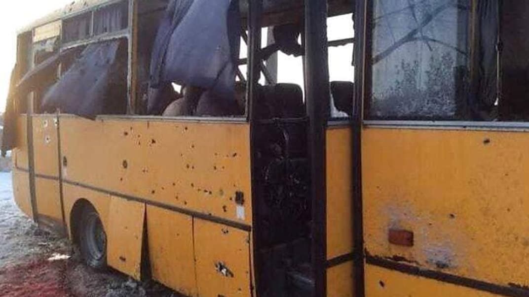 Обстрелянный автобус в Волновахе