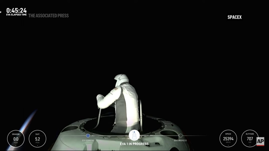 Мільярдер Джаред Айзекман здійснив перший в історії людства приватний вихід у відкритий космос