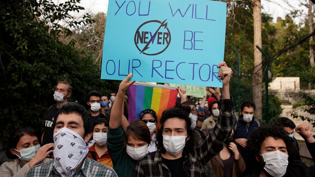 Студенти Босфорського університету протестують проти призначення президентом Реджепом Тайїпом Ердоганом нового ректора. Стамбул, 6 січня 2021 року